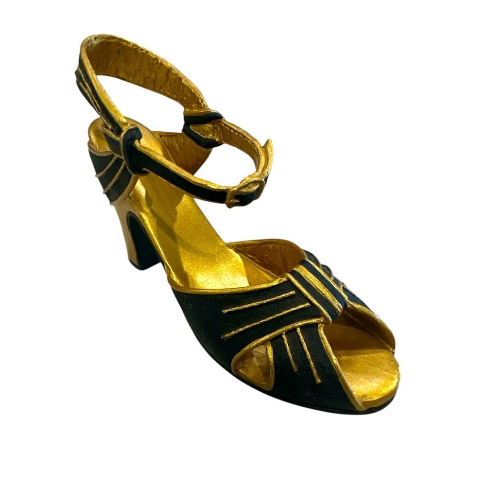 Rising Star Just The Right Shoe Raine Willitts #25043 Designer SHOE Figurine